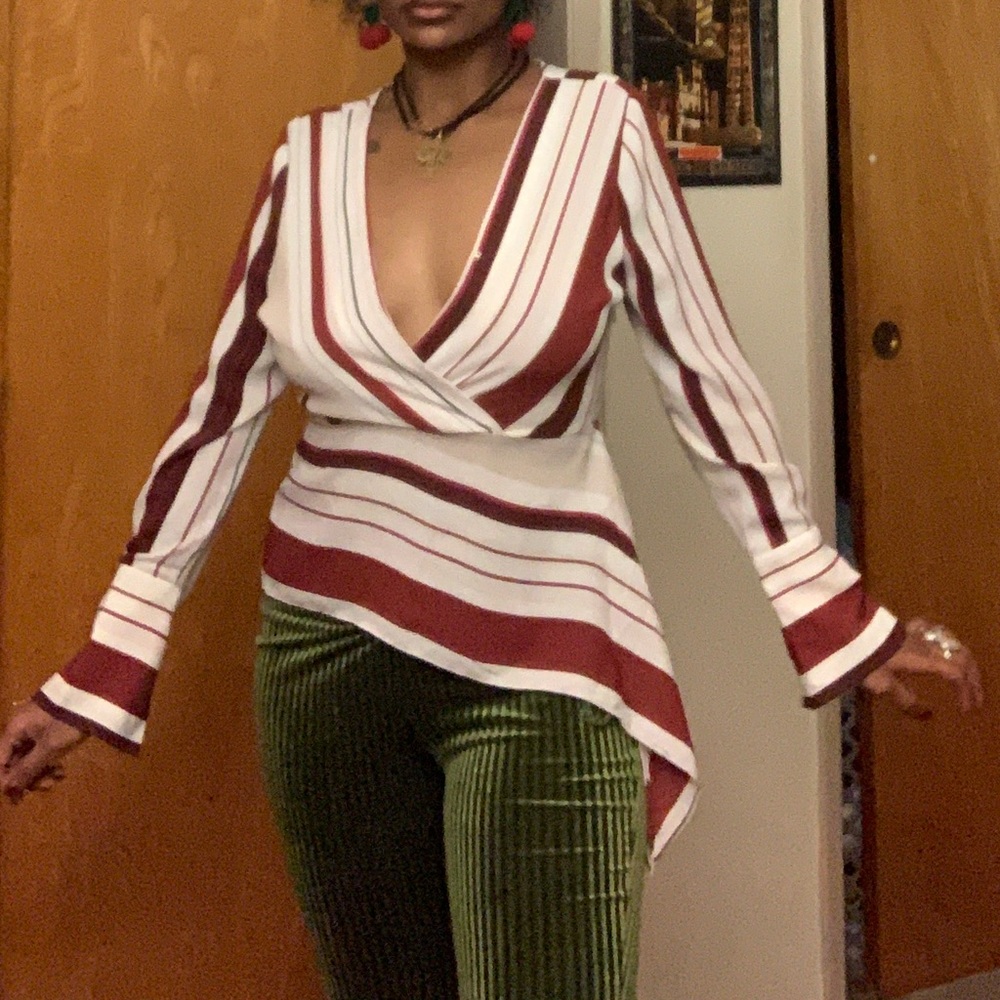 NWOT Super cute asymmetrical top. Chelsea 28